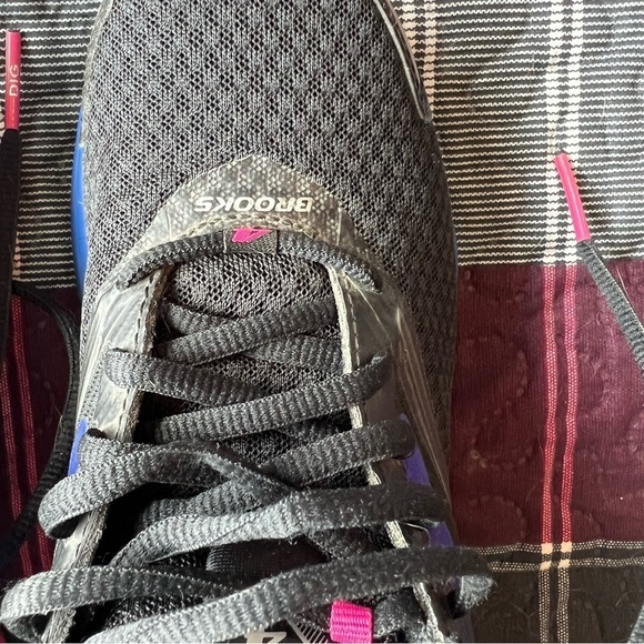 Brooks launch 4 DNA size 6 1/2. Black, blue& pink - Picture 6 of 9